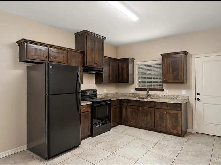 2608 E Garfield Ave — Photo 3