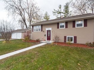 774 Crestwood Dr, Aurora, IL