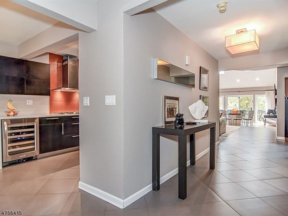 3rd image of 50 Sullivan Dr