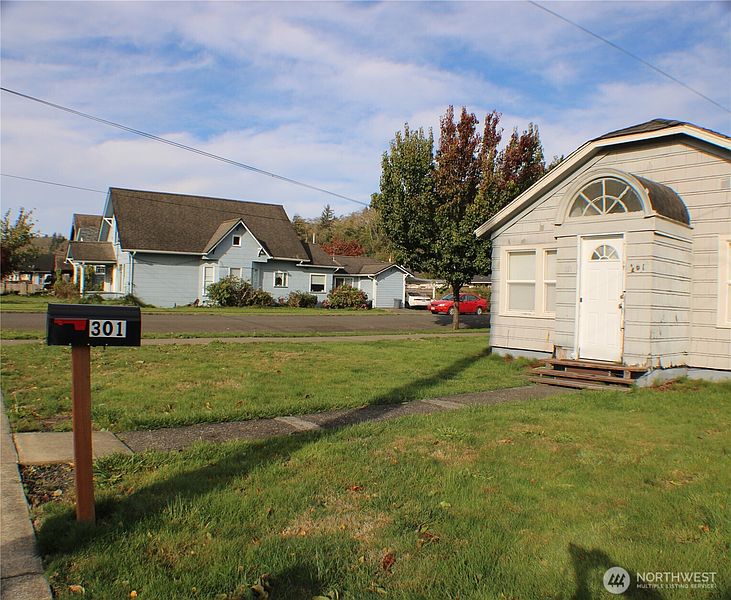 3rd image of 301 Eklund Avenue