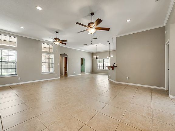 4th image of 5009 Diamond Dr