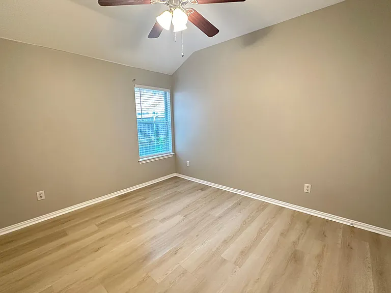 821 Hickory St — Photo 6