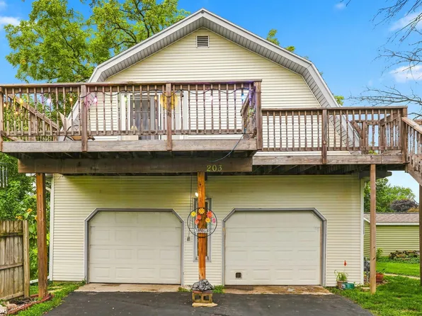 203 3rd St NW, State Center, IA 50247