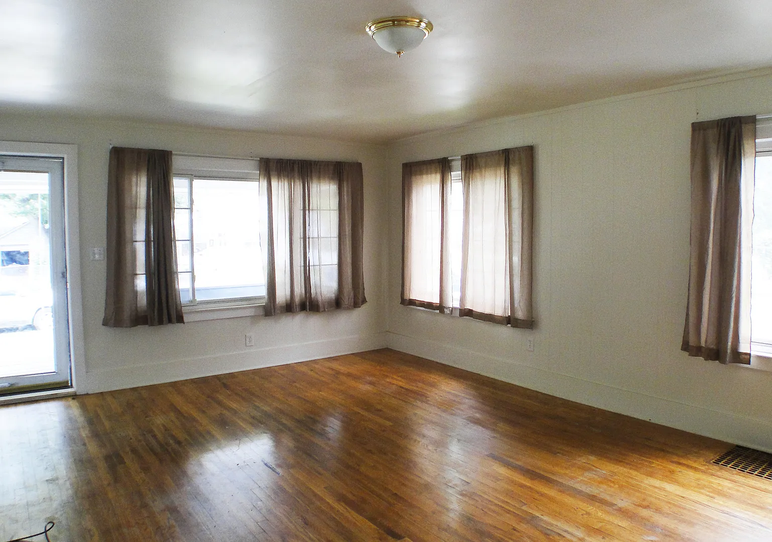 Coming Soon! Charming Westland Home with Spacious Living Areas — Photo 2