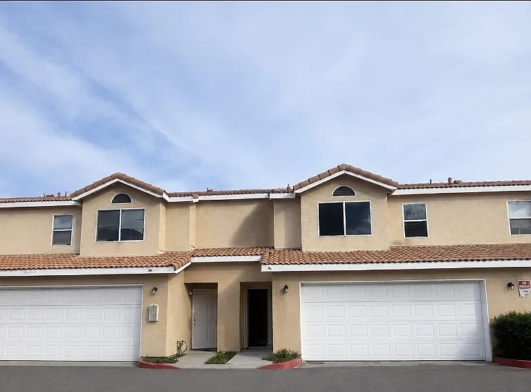 1420 E Date St — Photo 1