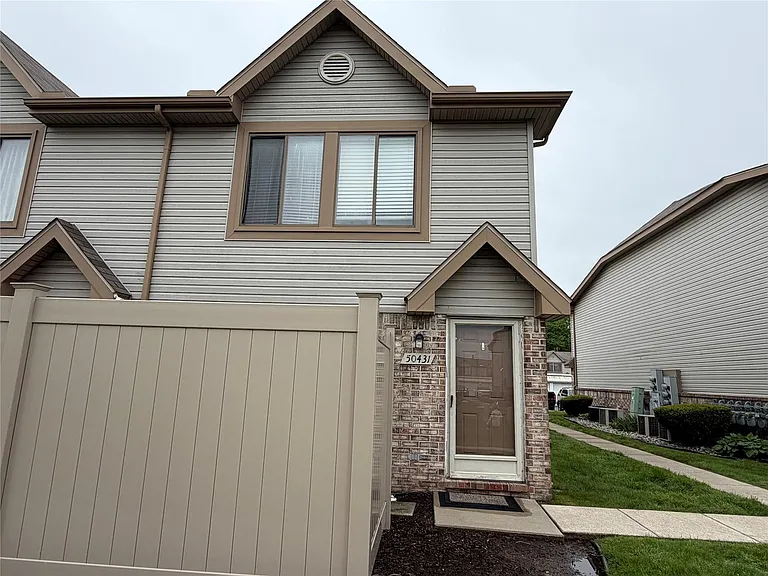 50431 Bay Run S — Photo 1