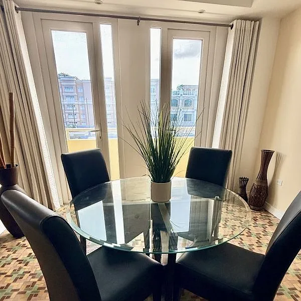 2 bed, 1.0 bath, 980 sqft, $3,300 — Photo 3