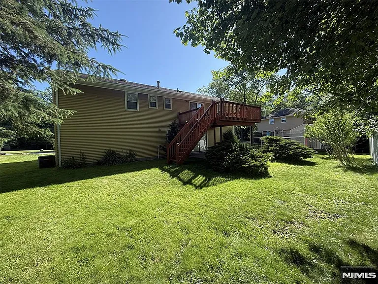 304 Loren Ct — Photo 22