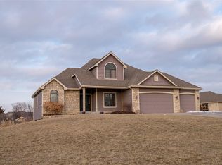 7500 SW Kings Forest Ct, Topeka, KS 66610