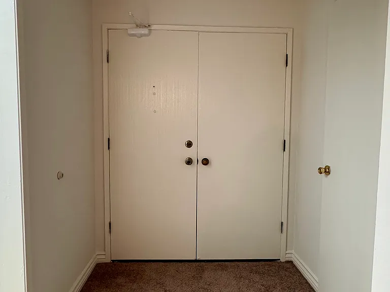 4901 Whitsett Ave #203 — Photo 31
