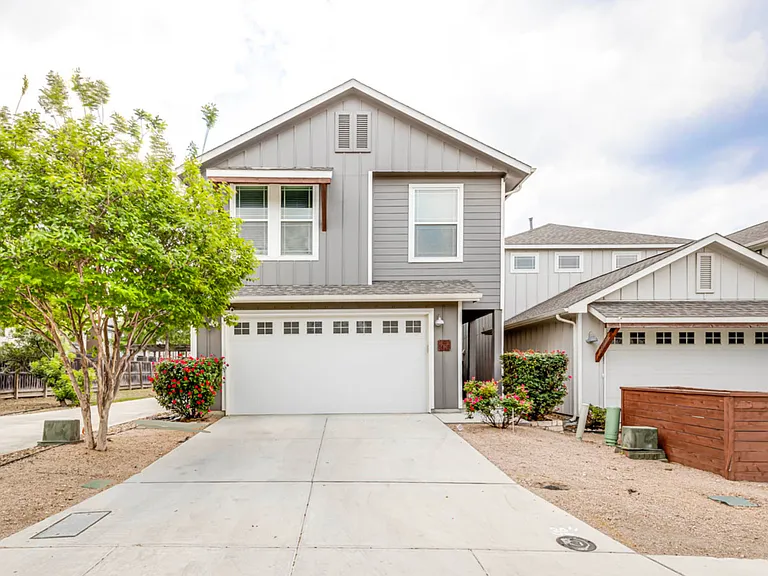 1426 E Sandalwood Ln — Photo 2