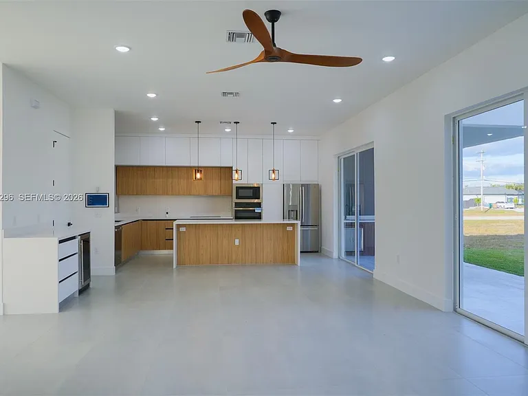 5 SW 26th Pl — Photo 8
