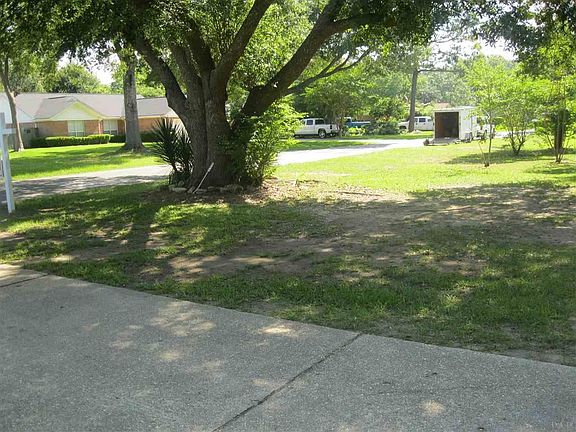 2nd image of 405 Lowell Ln