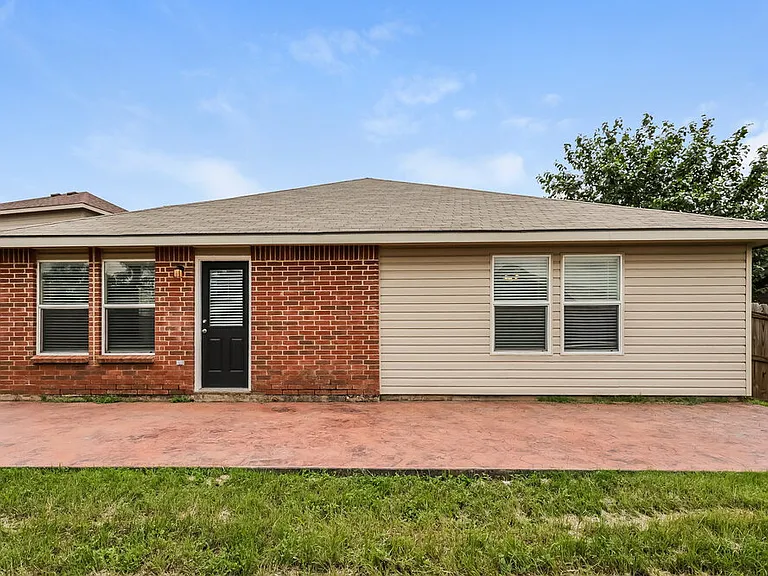 8820 Elk Creek Ln — Photo 16