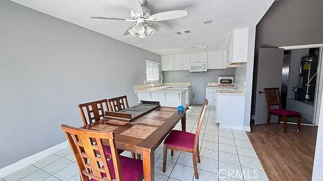 4 bed, 2160 sqft, $3,950 — Photo 2