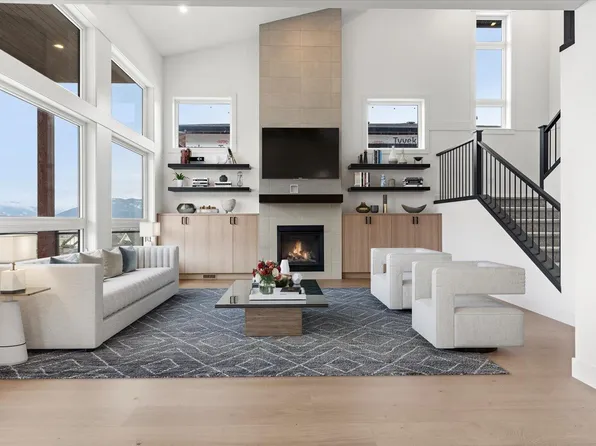 8523 Nixon Rd, Chilliwack, BC V4Z 1L3