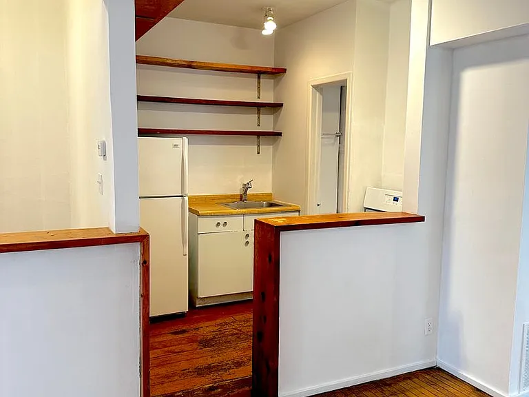 1806 S Jefferson St — Photo 2