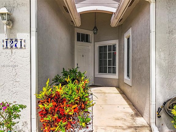 5th image of 1271 SW 48th Ter