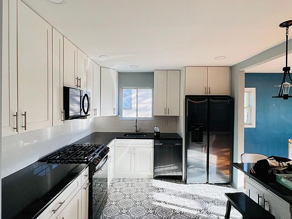 5th image of 797 Armstrong Ave #1