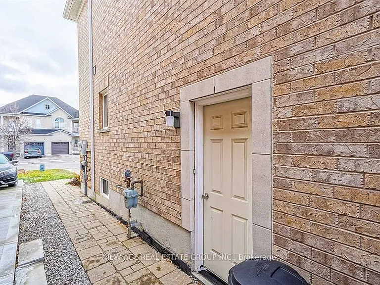 42 Ozner Cres — Photo 34