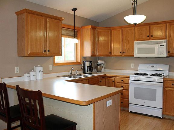 5th image of 328 6th Ave S