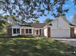 179 Knobb Hill Ln, Gurnee, IL 60031