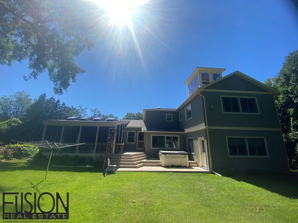 185 Crescent Beach Dr