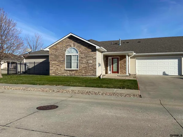 8615 N 161st Ct, Bennington, NE 68007