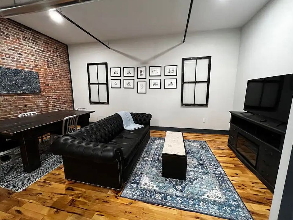 1st image of 170 Glen St #2