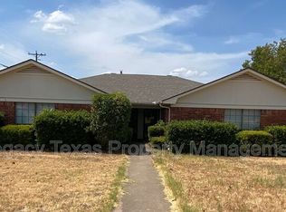 801 McAnear St APT B, Cleburne, TX 76033