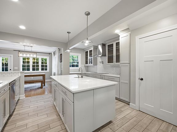 4th image of 1 Fairhills Dr