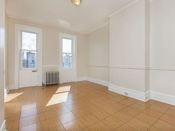 3rd image of 1346 Jefferson Ave #3A