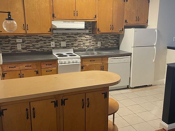 4th image of 3026 Saint Paul St #T
