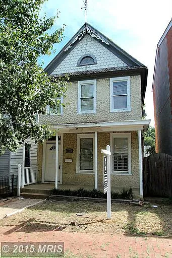 1342 Valley Pl SE photo 1