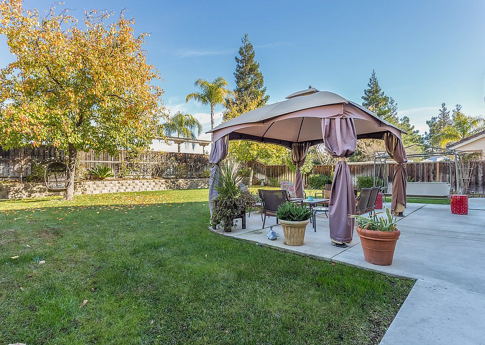 2nd image of 2101 Bamboo Way