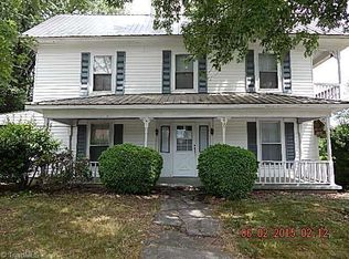 210 S Stephens St, Pilot Mountain, NC 27041