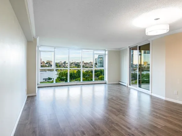 388 Drake St #802, Vancouver, BC V6B 6A8