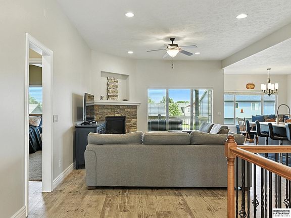 4th image of 1010 Clearwater Dr