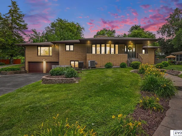 6321 Country Club Rd, Omaha, NE 68152