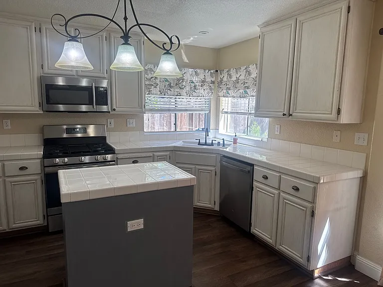 961 Celestine Cir — Photo 8