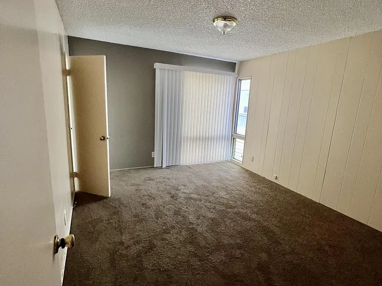 24463 Park St — Photo 11