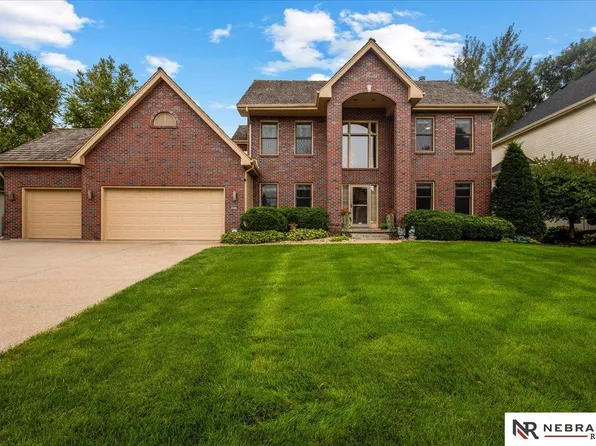 16611 Jones St, Omaha, NE 68118