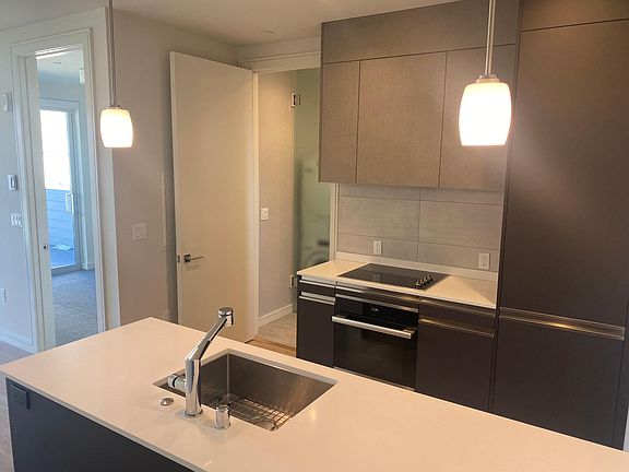 5th image of 606 Capp St #403