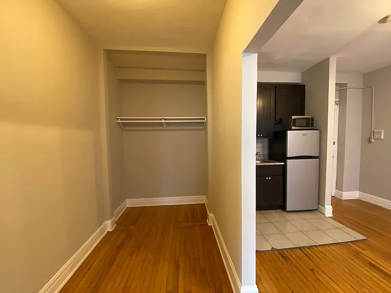 1204 W Granville Ave — Photo 5