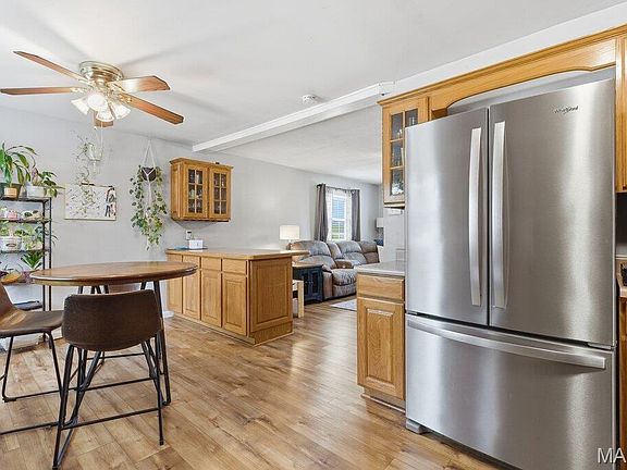 5th image of 127 E Marseille Dr
