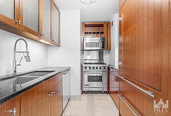 1st image of 250 E 53rd St APT 501