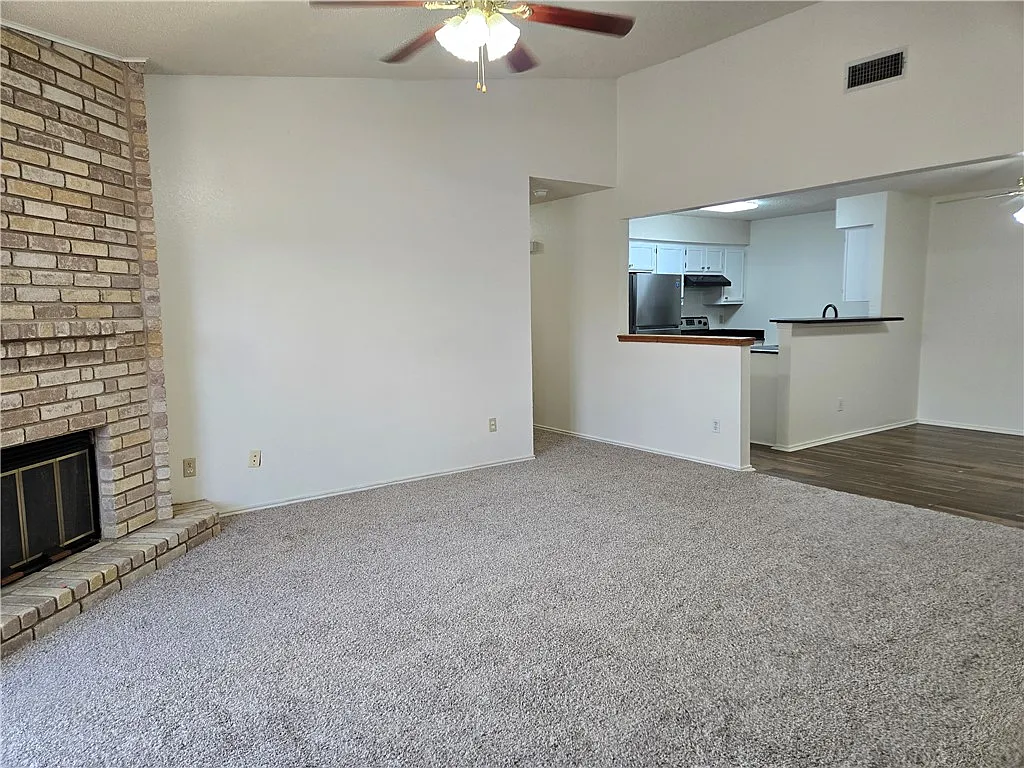 4 bed, 1326 sqft, $1,500 — Photo 2
