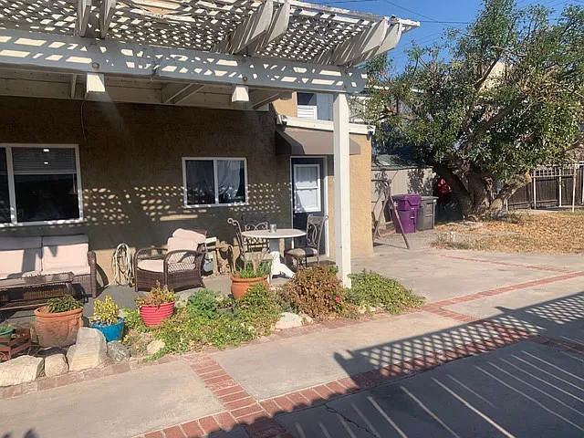 4150 N Business St — Photo 4
