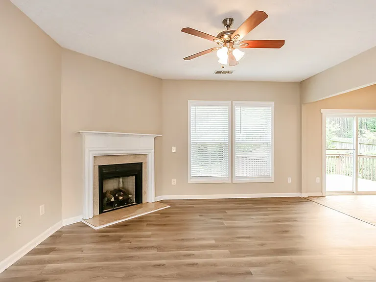 398 Glenleigh Dr — Photo 5