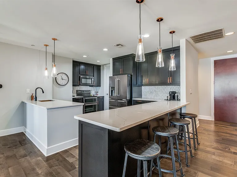 1505 Elm St #1504 — Photo 4
